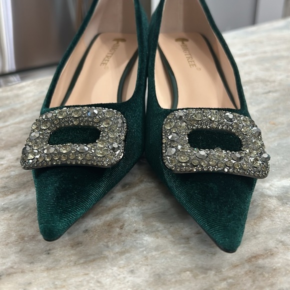 Big Tree Women’s Velvet Pointy Toe Kitten heel Dressy Shoes W/ Jewel Tops Sz 38 - Picture 2 of 2